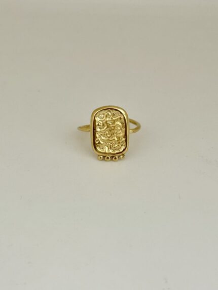 Qween Ring